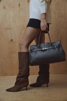 Estro: Brązowe kozaki damskie z weluru naturalnego na niskim obcasie kielichowym