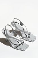 Estro: Srebrne sandały damskie z cienkich pasków na obcasie z kryształkami