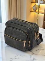 Mała torebka damska wykonana z eko-skóry