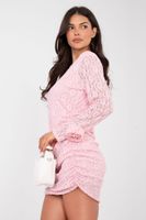 Różowa koronkowa sukienka