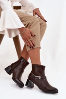 Bőr bokacsizma csatos sarokkal