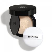 CHANEL POUDRE UNIVERSELLE LIBRE ON-THE-GO FORMAT  SYPKÝ PUDR S PŘIROZENÝM FINIŠEM. CESTOVNÍ FORMÁT - 30 MEDIUM 6 g