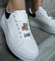 Gemre Białe sneakersy na platformie zdobione misiem Mavien