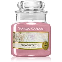 Yankee Candle Snowflake Kisses αρωματικό κερί 104 γρ