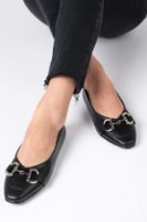 Mio Gusto Aretha Black Color Women's Flat Shoes with Flat Toes with Chain Accessories.