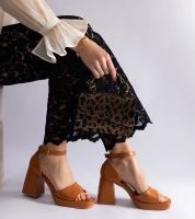 D/CEO Brązowe sandały na masywnym obcasie Isolina