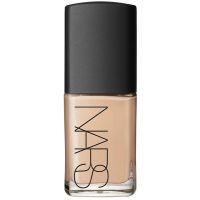 NARS Sheer Glow Foundation hidratáló alapozó árnyalat Fiji 30 ml