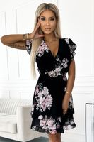Dress with neckline and belt Numoco