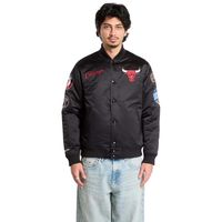 Mitchell & Ness NBA Blackout Heavyweight Bulls Satin Jacket - Pánske - Bunda Mitchell & Ness - Čierne - JK15027-CBUBLCK - Veľkosť: M