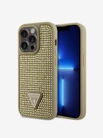 Guess Rhinestones Triangle Metal Logo Kryt pro iPhone 15 Pro Gold Etui za telefon ljubičasta