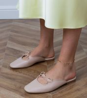 Gemre Beżowe klapki zabudowane na płaskiej podeszwie Matila