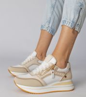 marka niezdefiniowana White sneakers with gold detail and studs Urlana