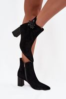 Semišové kotníkové boty s ozdobou