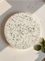 Sinsay - Porcelanowy nakrapiany talerz - czarny