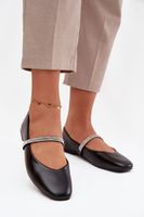 Női balerinák fényes pántokkal