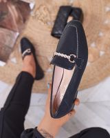 Resti Czarne mokasyny damskie ze złotą ozdobą Suletta