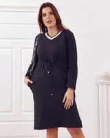 Šaty plus size s čiernym pásom v páse