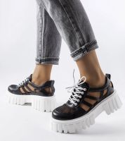 Gemre Czarne półbuty na masywnej podeszwie Emaline