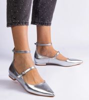 Gemre Srebrne czółenka na płaskim obcasie  z sprzączkami Ewerida