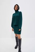 Skirt knitted with a cable