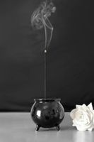 Stojak na patyczki zapachowe KILLSTAR - Cauldron Incense Burner