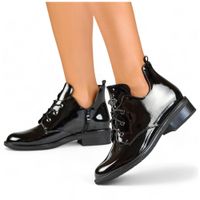 primohurt Lakierowane sznurowane botki czarne na płaskiej podeszwie