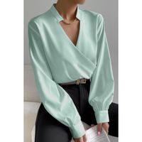 Elegantna Bluza S Ruskim Ovratnikom I Dubokim Dekolteom S Preklopom Belucca, Menta