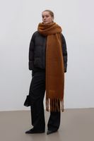 Estro: Mięsisty brązowy szalik damski z frędzlami