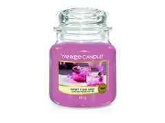 Yankee Candle Aromatická sviečka Classic stredná Sweet Plum Sake 411 g