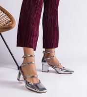 Gemre Srebrne czółenka lakierowane na słupku ze sprzączkami Kamola