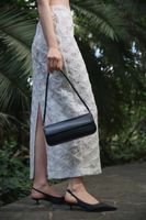 Estro: Czarne czółenka damskie typu slingback na niskim obcasie z miękkich tekstyliów