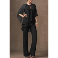 Elegantes Set Aus Schwarzer Tunika Und Langer Hose.