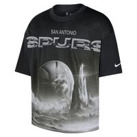 Nike NBA San Antonio Spurs Courtside Boxy Tee Black - Pánske - Tričko Nike - Čierne - IM8798-010 - Veľkosť: S