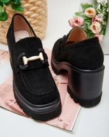 Resti Women's moccasins on a post Tivili