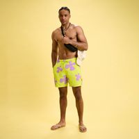 Cropp - Plavalne hlače s potiskom all over SpongeBob SquarePants - rumeno zelena