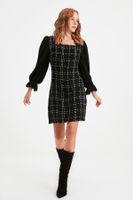 Sukienka damska Trendyol TWOAW21EL0532/BLACK