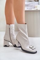 Lacquered women's ankle boots with D&A decoration light grey